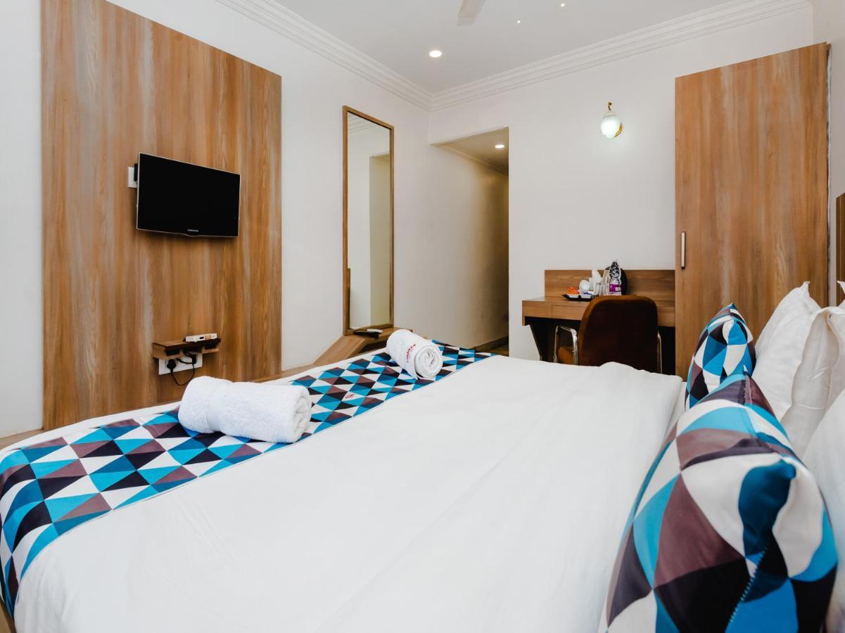 Hotel Galaxy Opp Surat Railway Station Zewnętrze zdjęcie