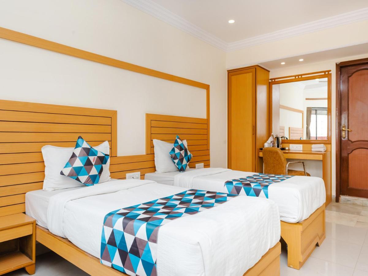 Hotel Galaxy Opp Surat Railway Station Zewnętrze zdjęcie